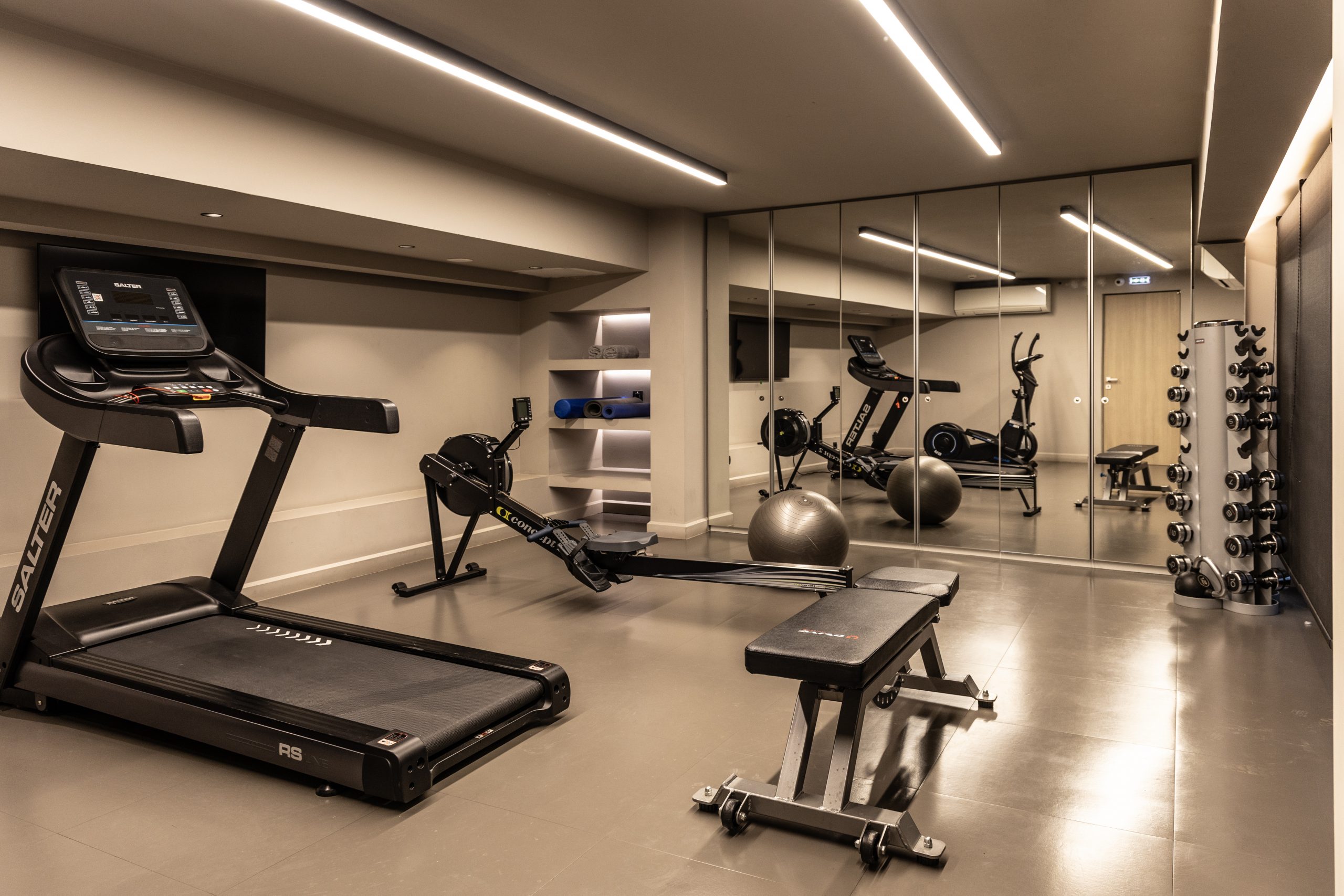 FITNESS ROOM