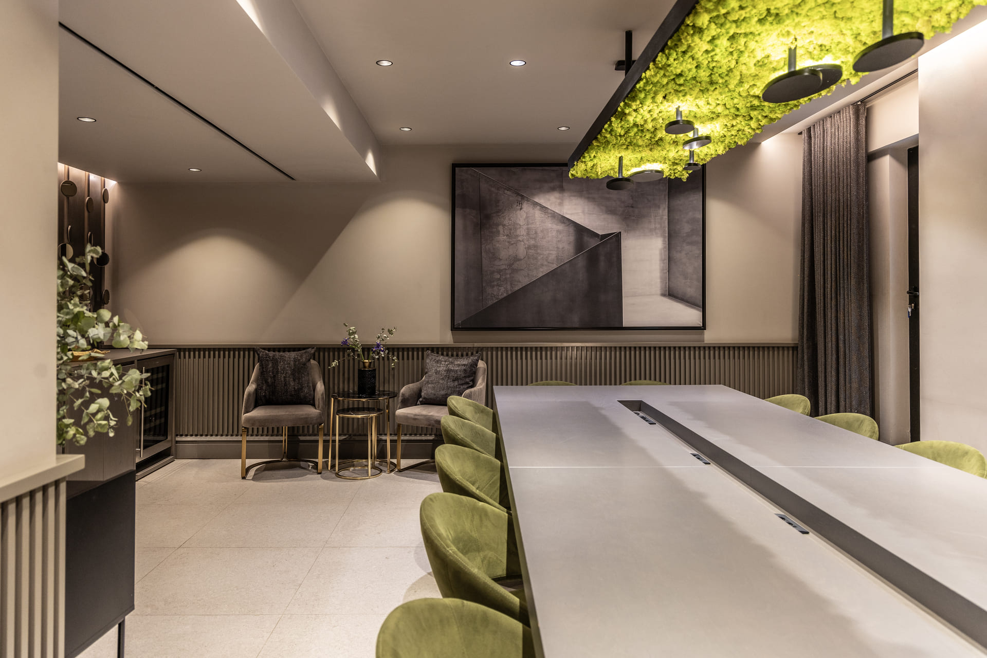 MEETING ROOM