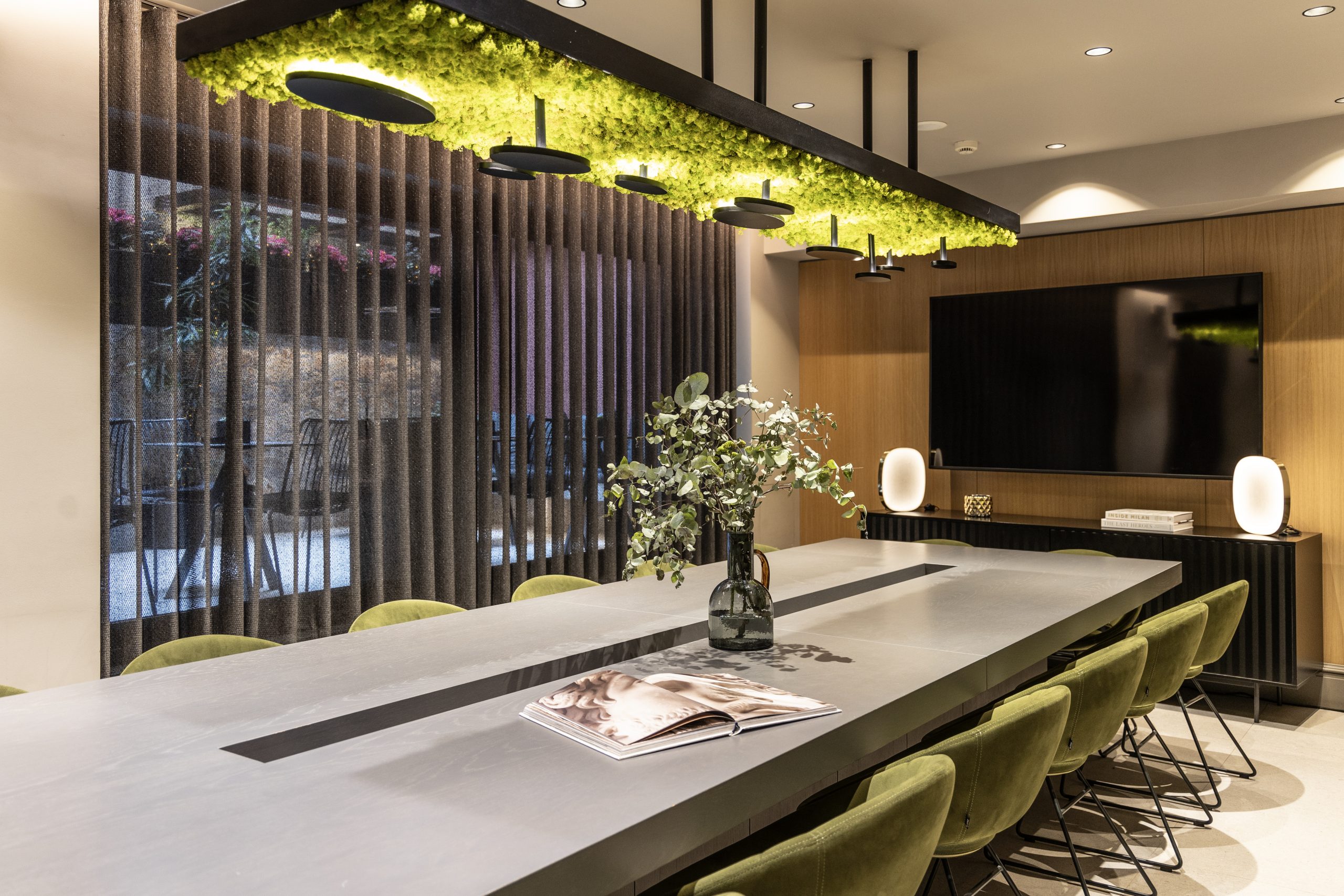 MEETING ROOM